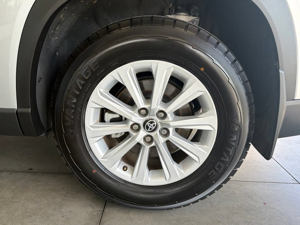 Certified 2024 Toyota Grand Highlander FWD image 17