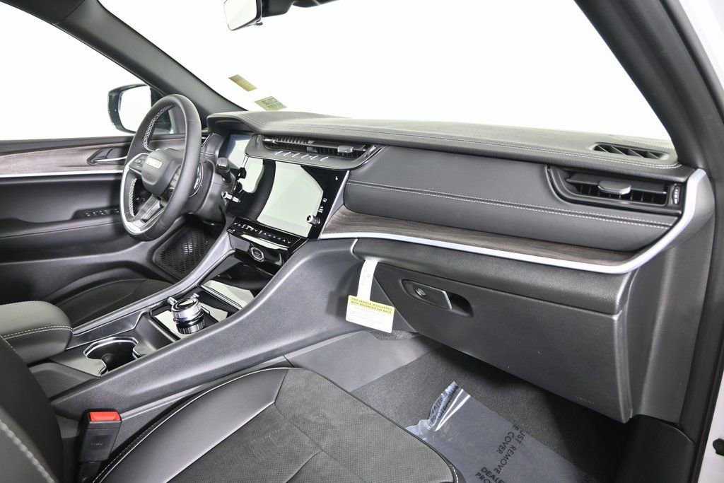 New 2026 Jeep Grand Cherokee Laredo image 14