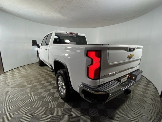 Used 2025 Chevrolet Silverado 3500 LTZ w/ LTZ Convenience Package image 8