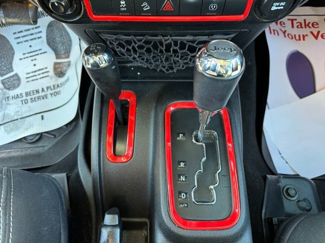 Used 2015 Jeep Wrangler Unlimited Sahara w/ Connectivity Group image 15