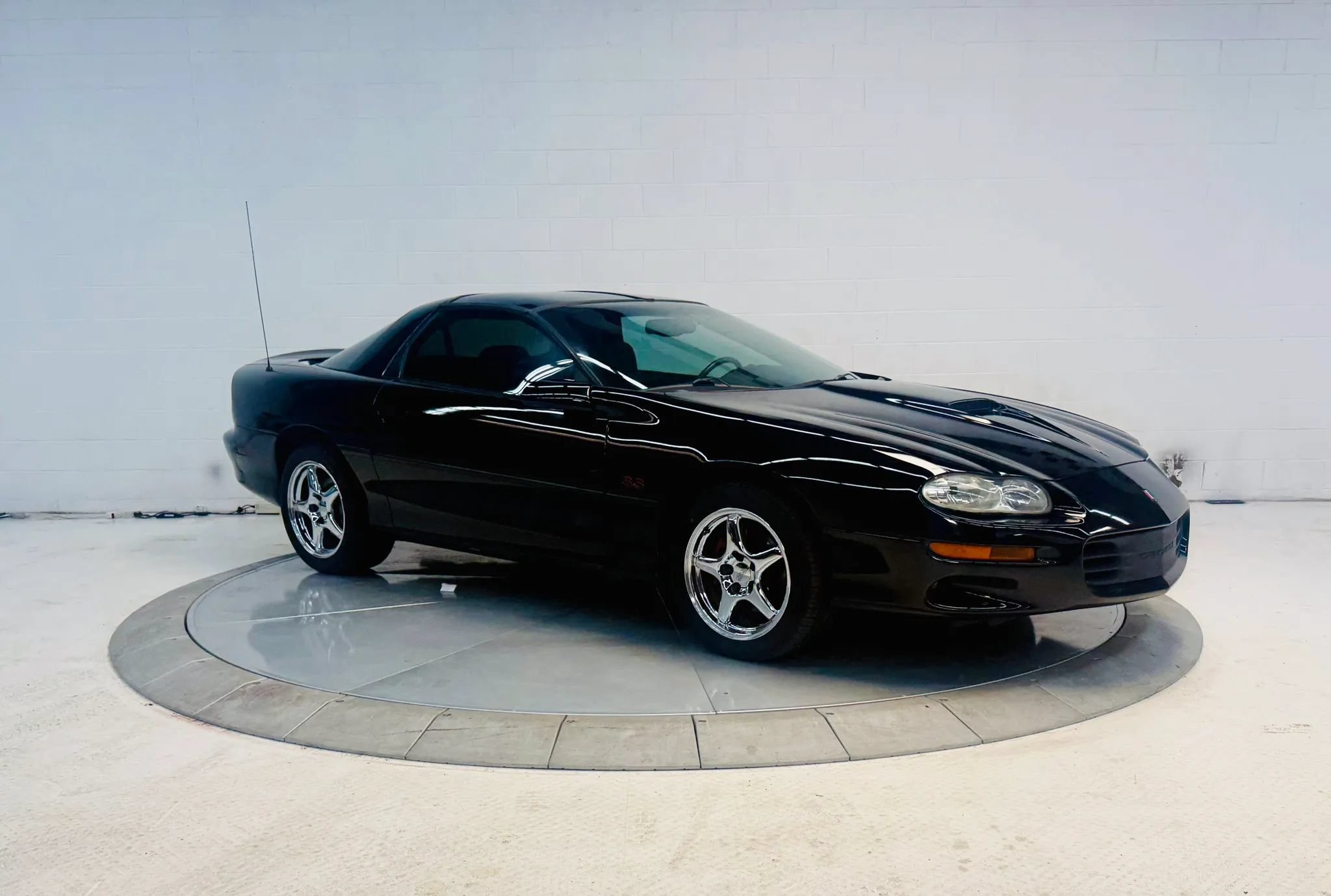 Used 2000 Chevrolet Camaro Z28 w/ SS Performance/Appearance Pkg RWD image 11
