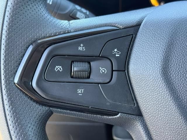 Used 2025 Chevrolet Trax LT FWD image 19