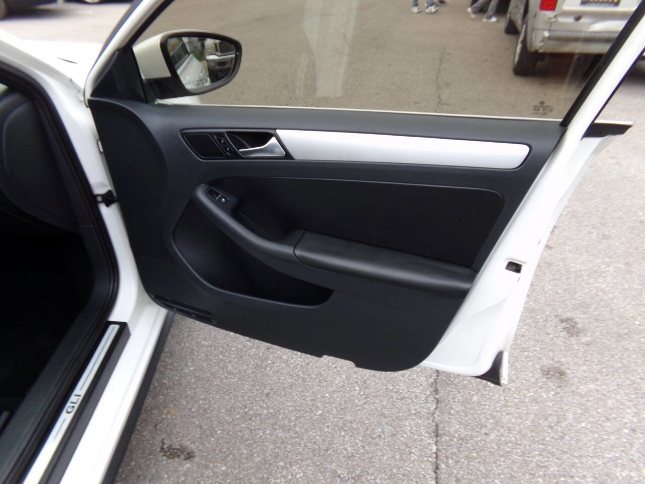 Used 2013 Volkswagen Jetta GLI Autobahn image 29