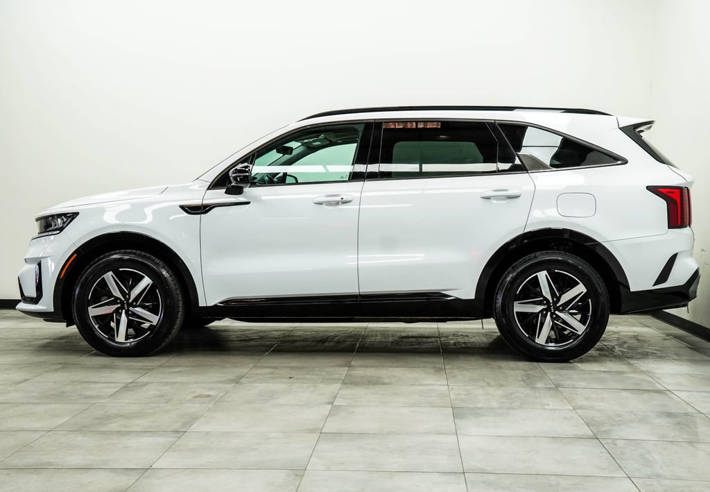 Used 2023 Kia Sorento S w/ Panoramic Sunroof Package FWD image 8