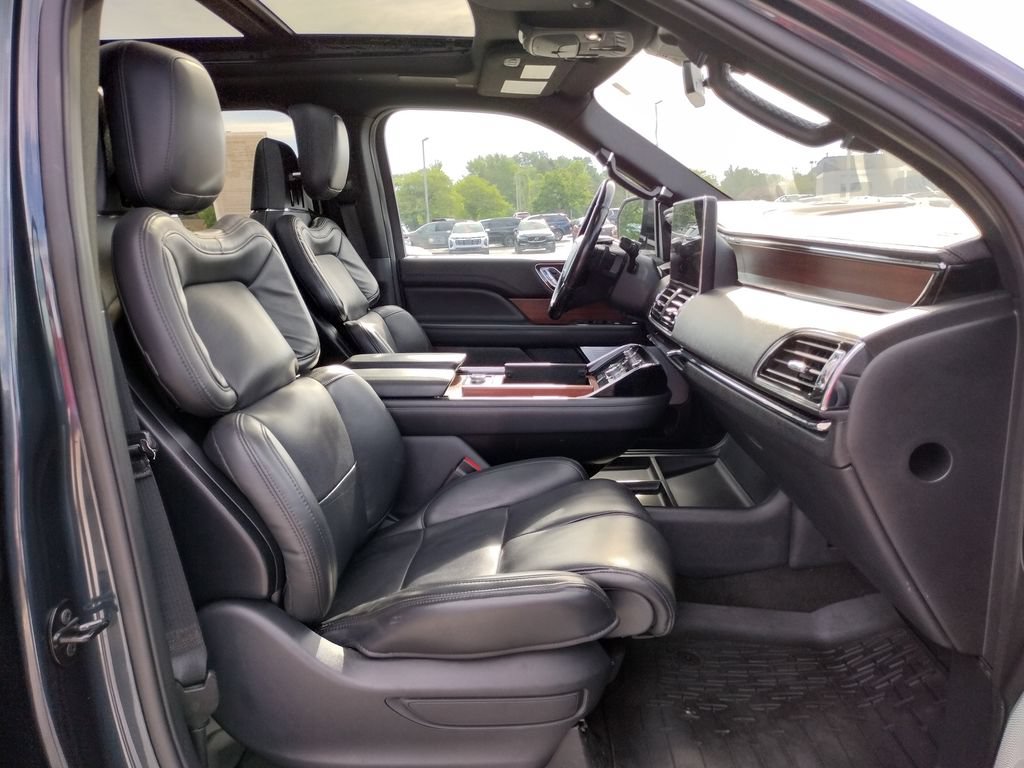 Used 2022 Lincoln Navigator Reserve AWD/4WD image 12