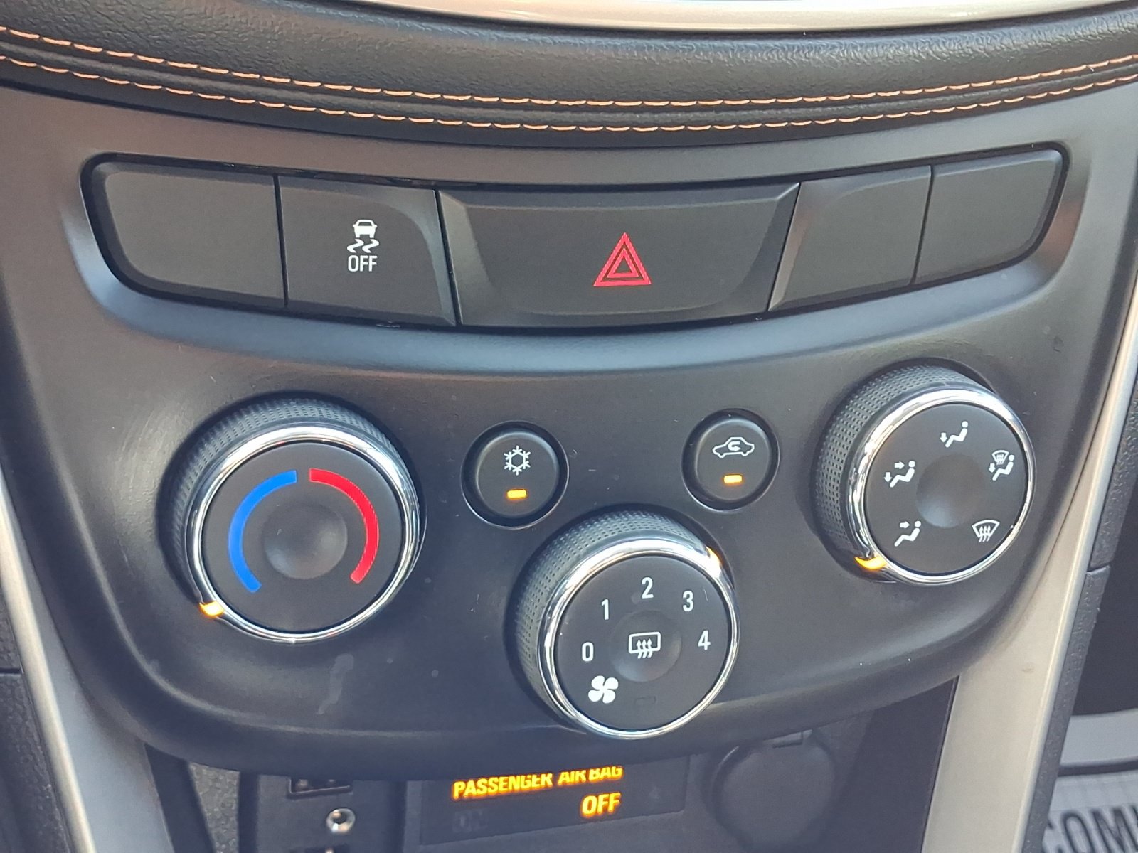 Used 2019 Chevrolet Trax LT w/ LT Convenience Package AWD/4WD image 17