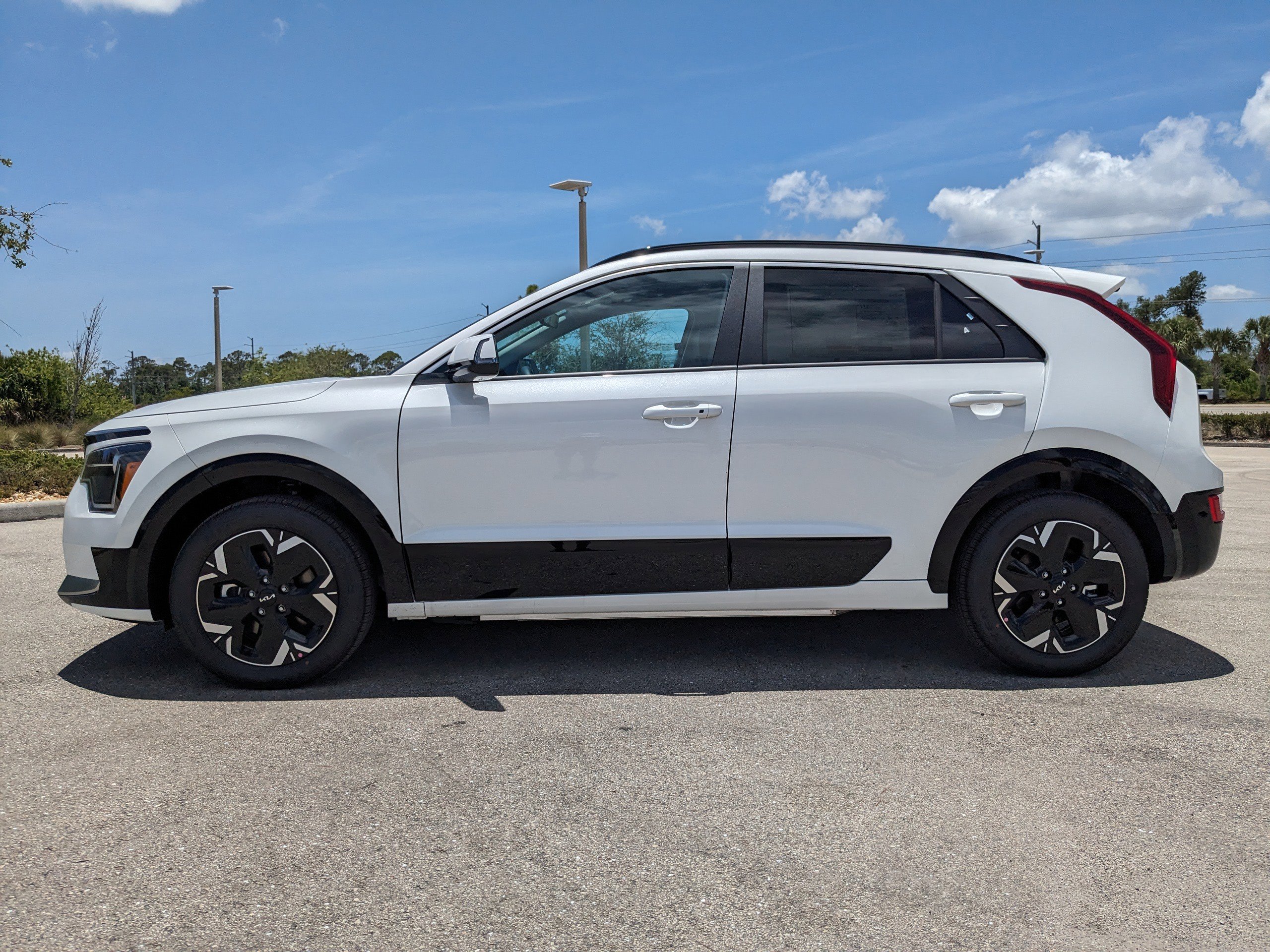 New 2025 Kia Niro Wind image 8