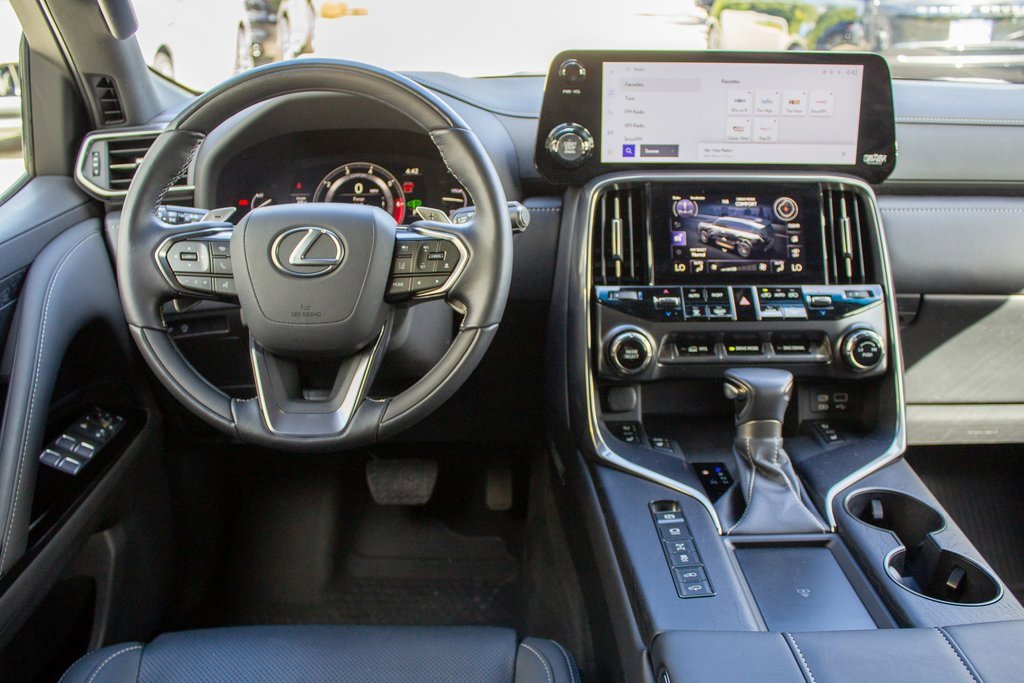 Used 2024 Lexus LX 600 4WD w/ Luxury Package image 13