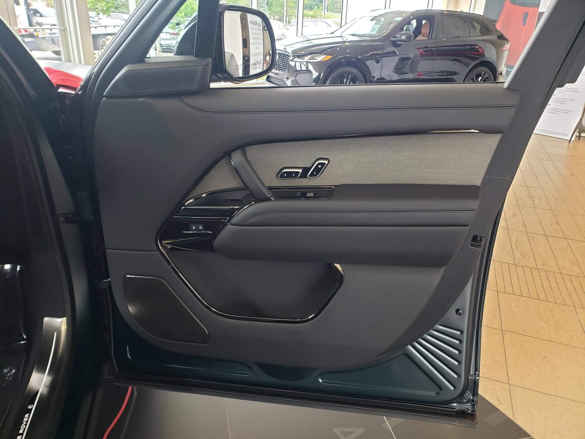 New 2026 Land Rover Range Rover SV AWD/4WD image 18
