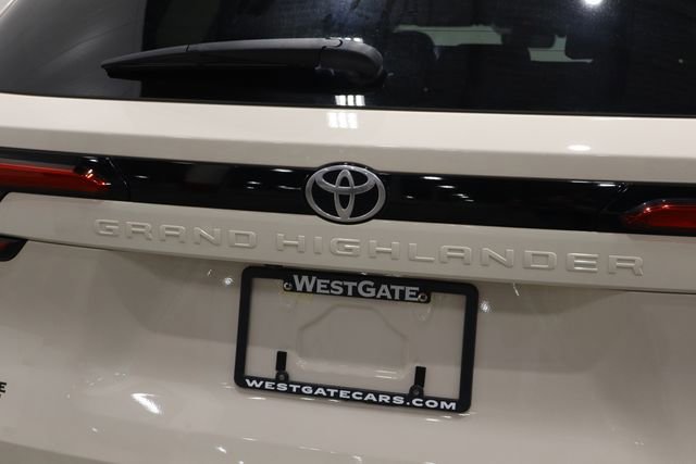 Used 2024 Toyota Grand Highlander FWD image 47