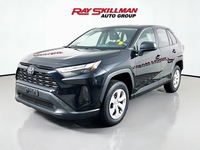 Used 2024 Toyota RAV4 LE image 3