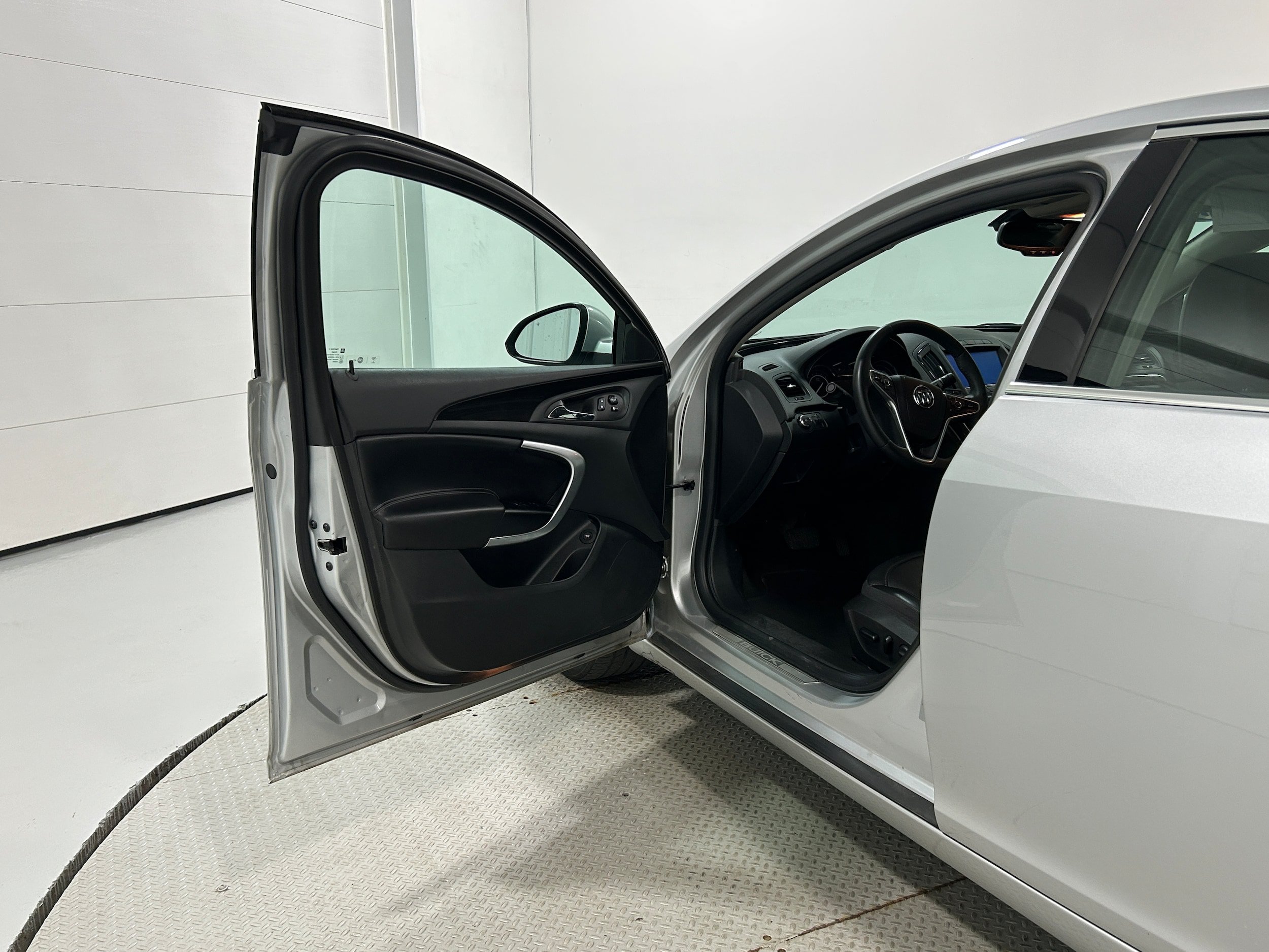 Used 2017 Buick Regal AWD image 22