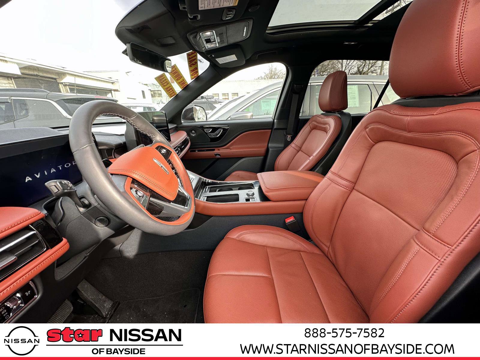 Used 2025 Lincoln Aviator Reserve w/ Jet Appearance Package image 11