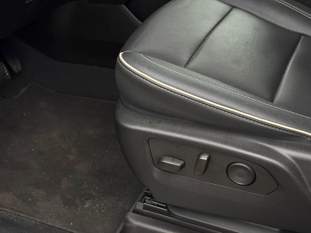 Used 2023 GMC Yukon SLT image 13