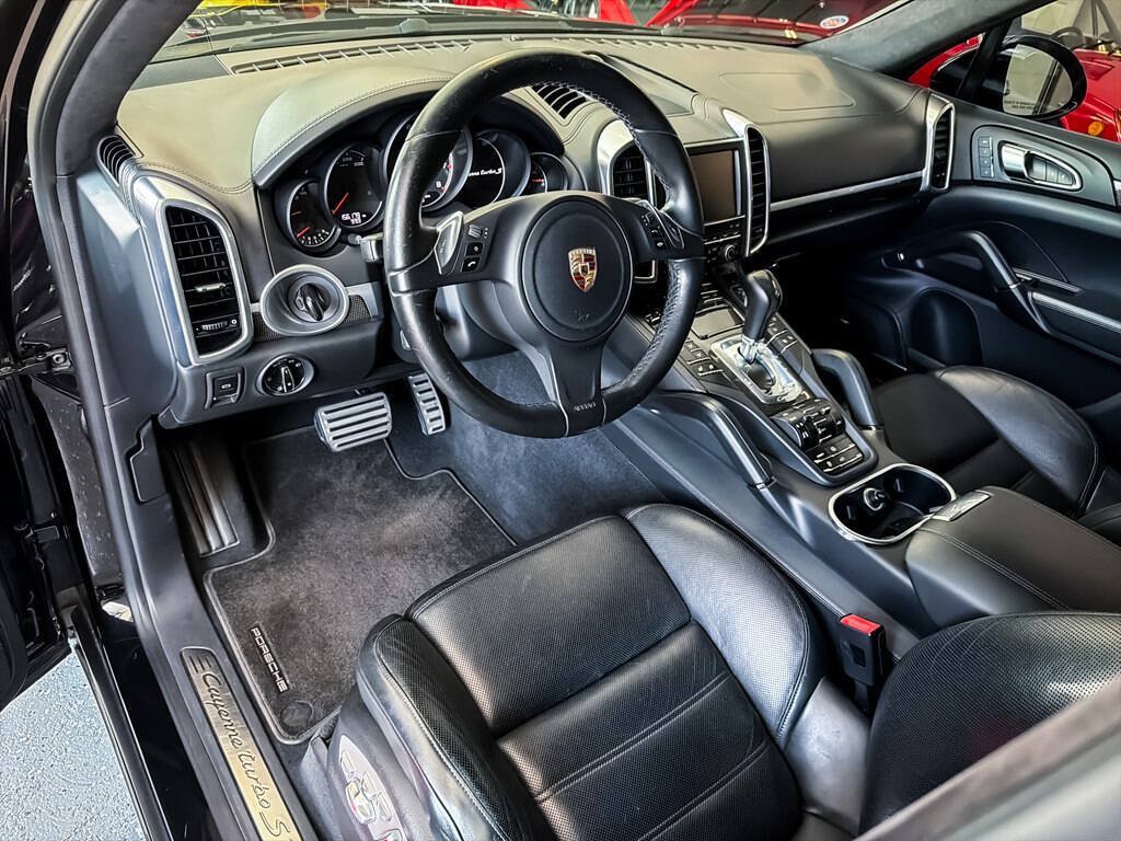 Used 2014 Porsche Cayenne Turbo S AWD/4WD image 16