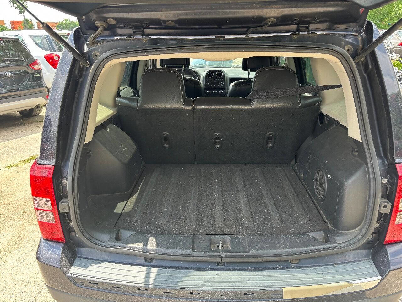 Used 2011 Jeep Patriot Latitude w/ Sun/Sound Group AWD/4WD image 16