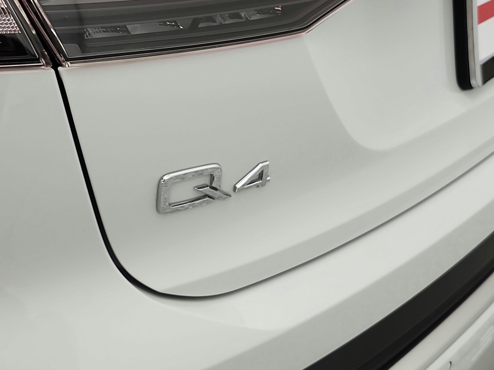 Used 2024 Audi Q4 e-tron Premium Plus image 29