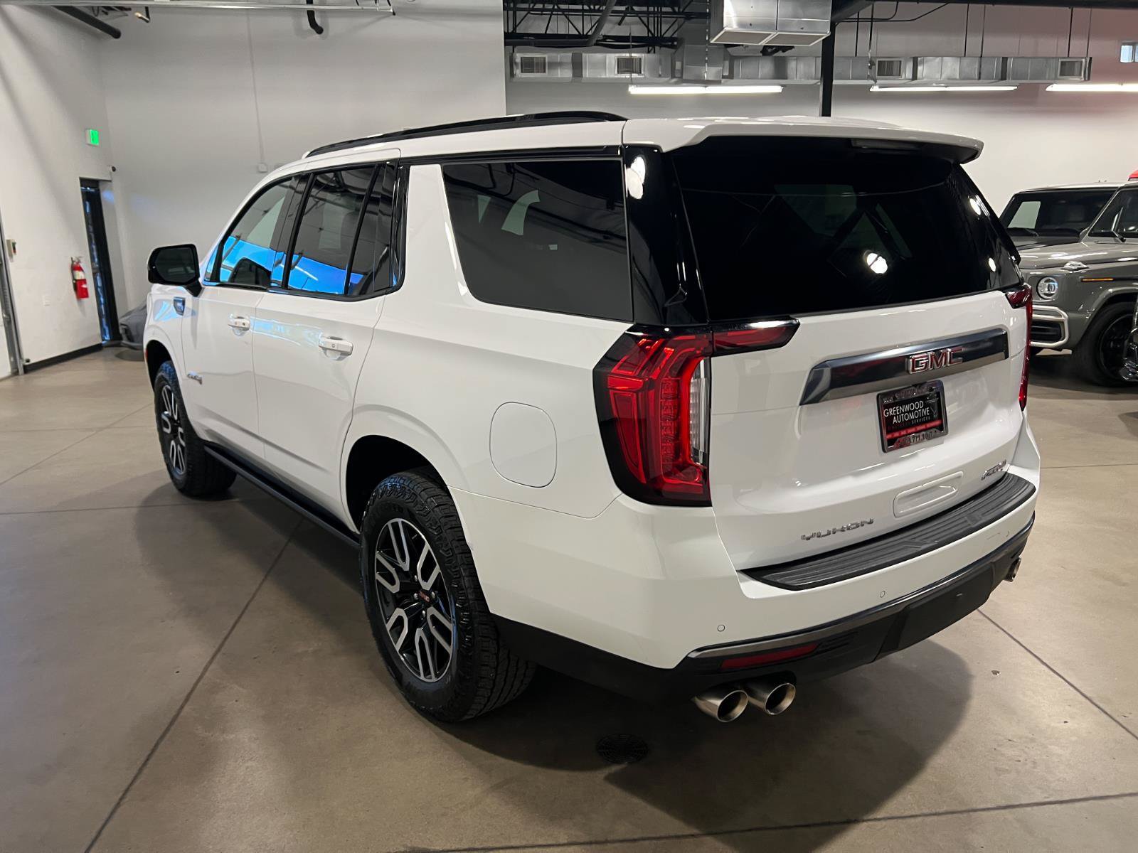 Used 2024 GMC Yukon AT4 w/ AT4 Premium Plus Package AWD/4WD image 5