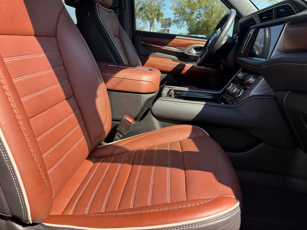 Used 2023 GMC Yukon Denali Ultimate AWD/4WD image 10