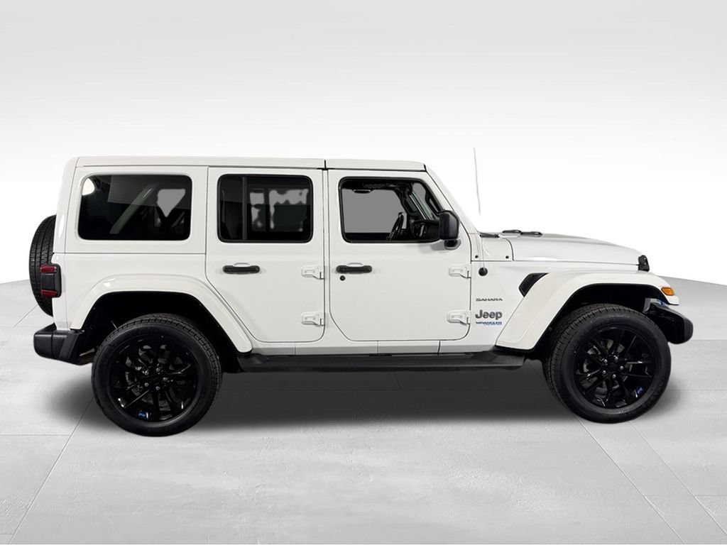 Used 2022 Jeep Wrangler Unlimited Sahara w/ Cold Weather Group AWD/4WD image 7