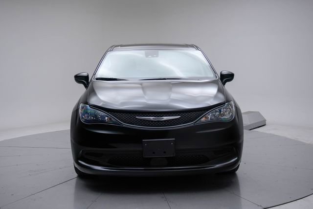 Used 2023 Chrysler Voyager LX image 11