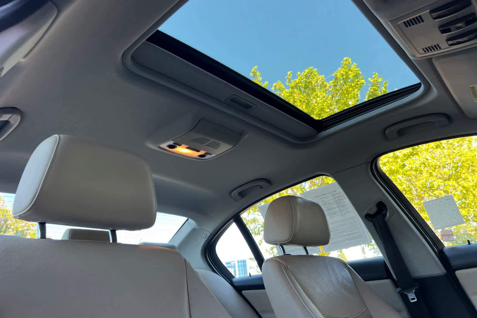 Used 2011 BMW 328i Sedan RWD image 17