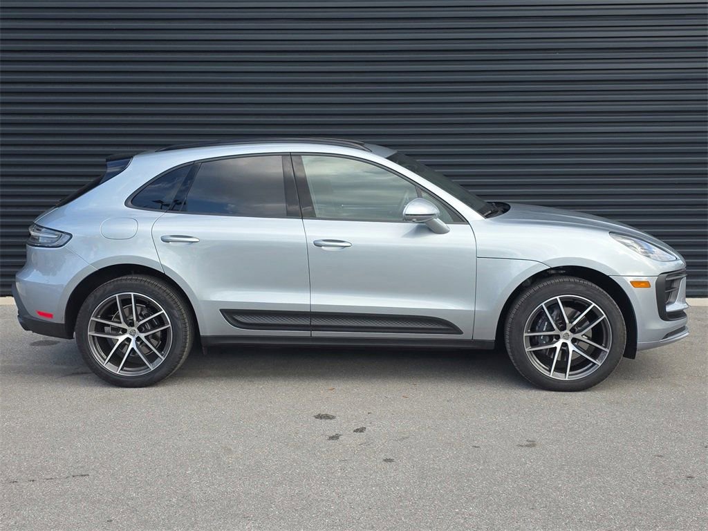 Certified 2025 Porsche Macan image 8