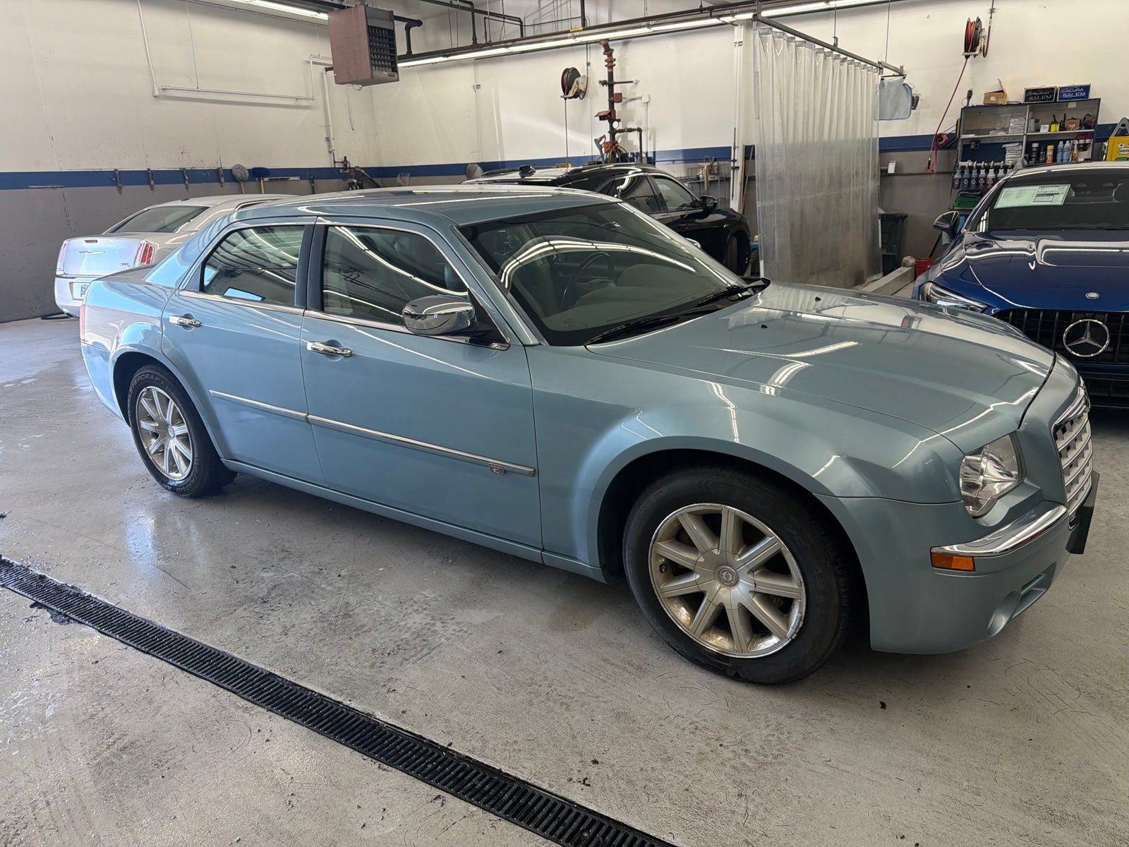 Used 2009 Chrysler 300 C RWD image 1