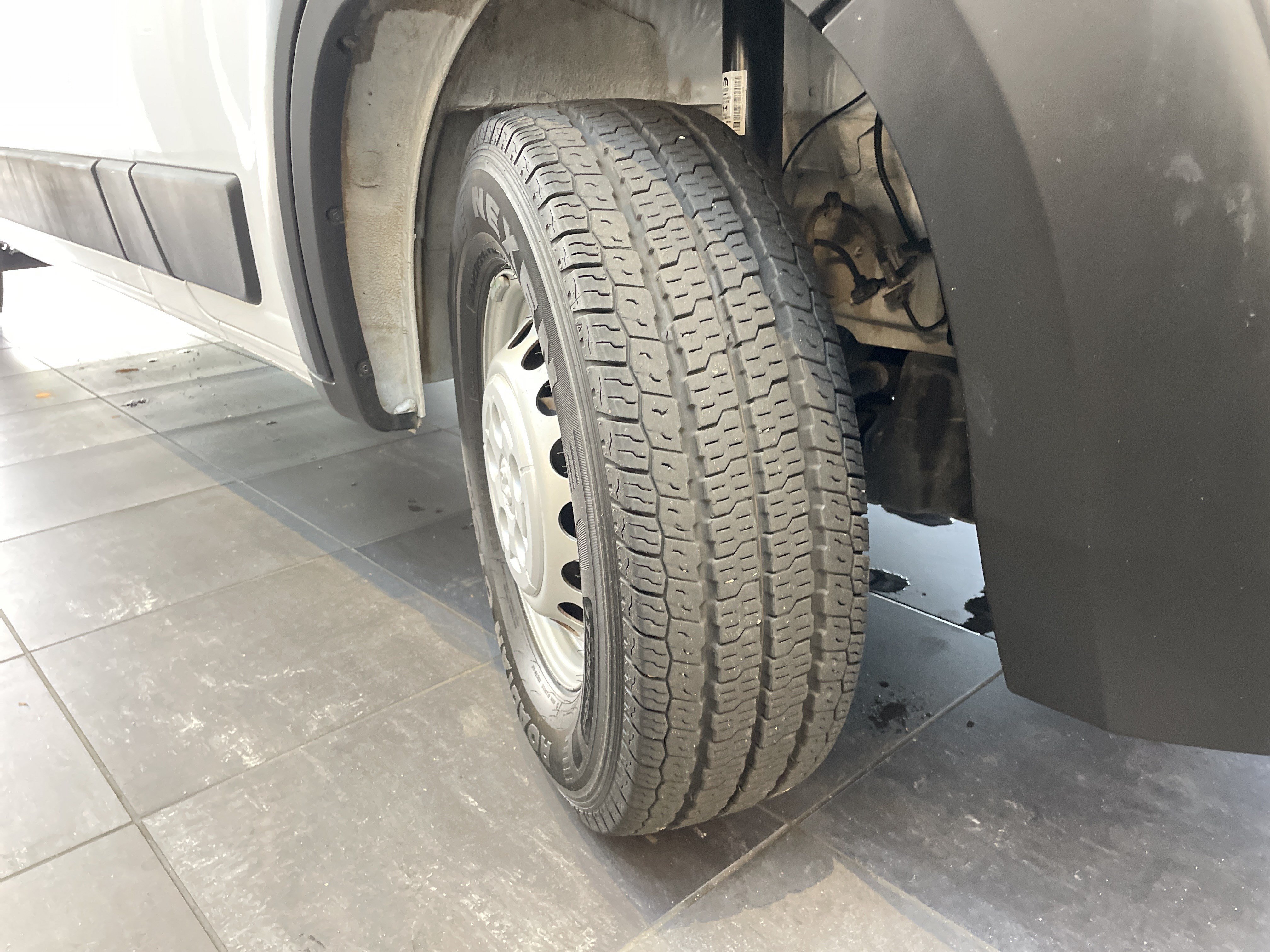 Used 2026 RAM ProMaster 2500 w/ Convenience Group FWD image 13