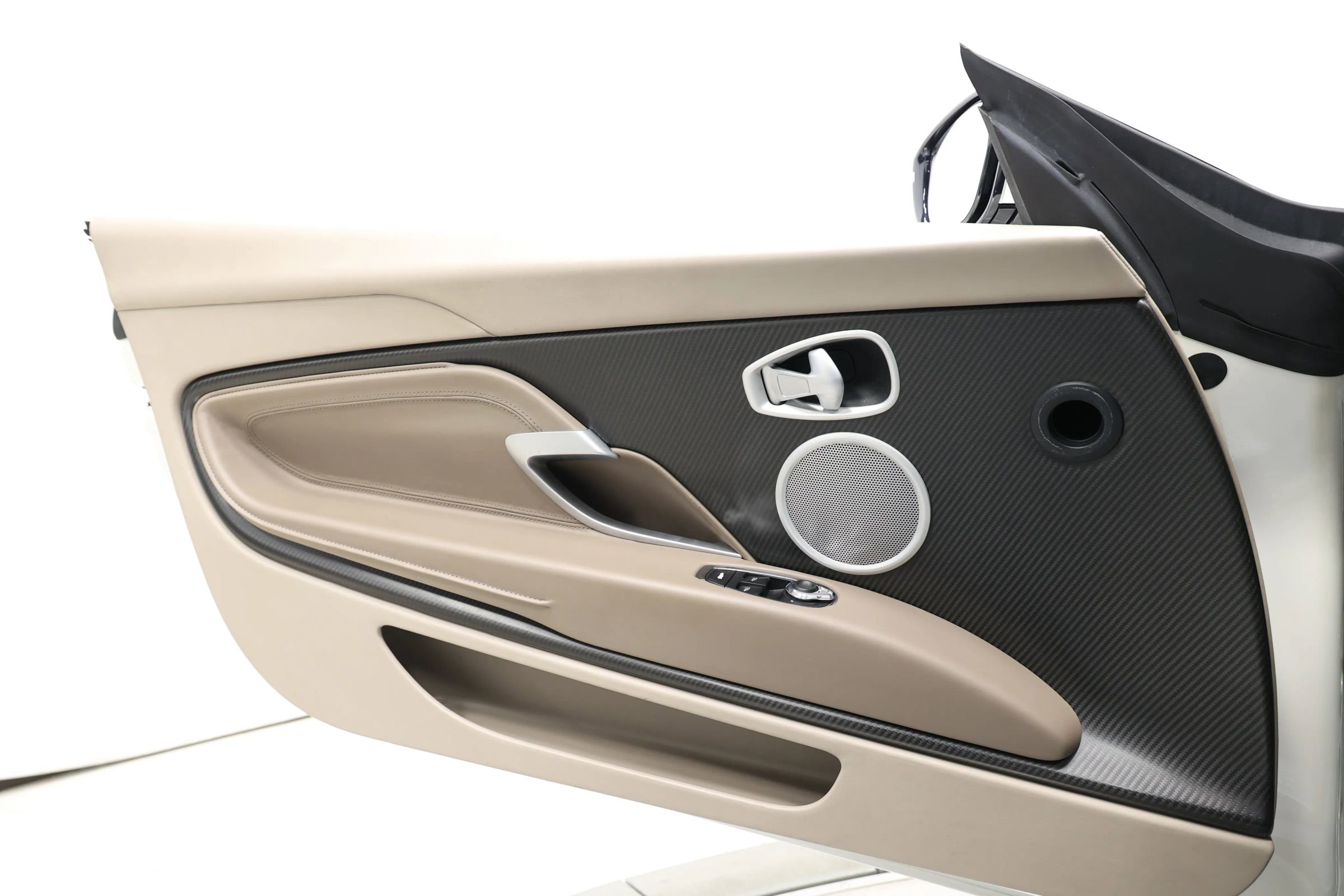 Used 2018 Aston Martin DB11 Coupe image 10