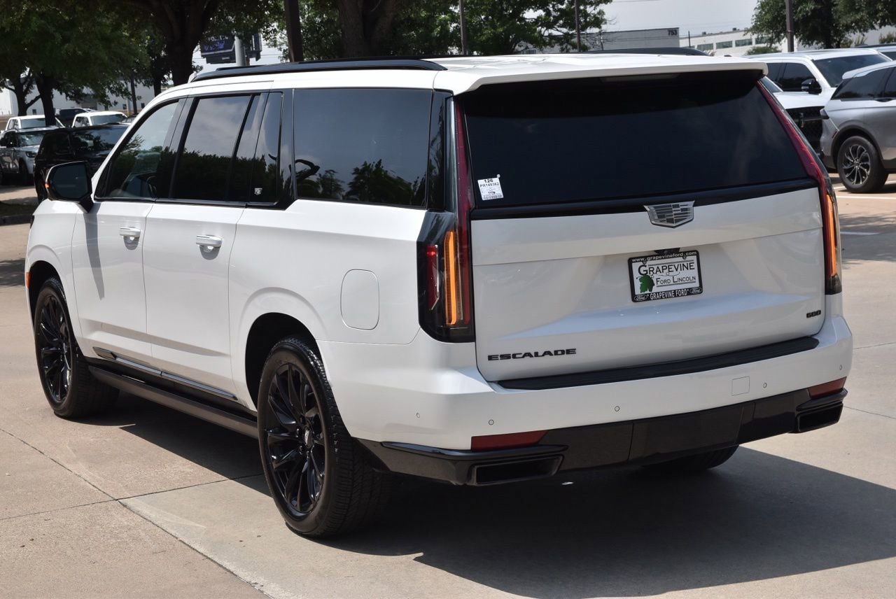 Used 2023 Cadillac Escalade ESV Sport Platinum w/ LPO, ONYX Package AWD/4WD image 10