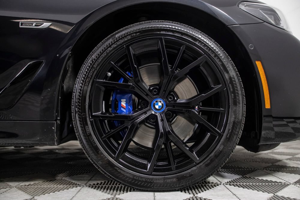 Used 2023 BMW 530e w/ M Sport Package RWD image 39