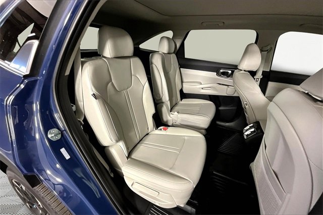 Certified 2025 Kia Sorento EX w/ Panoramic Sunroof Package image 10
