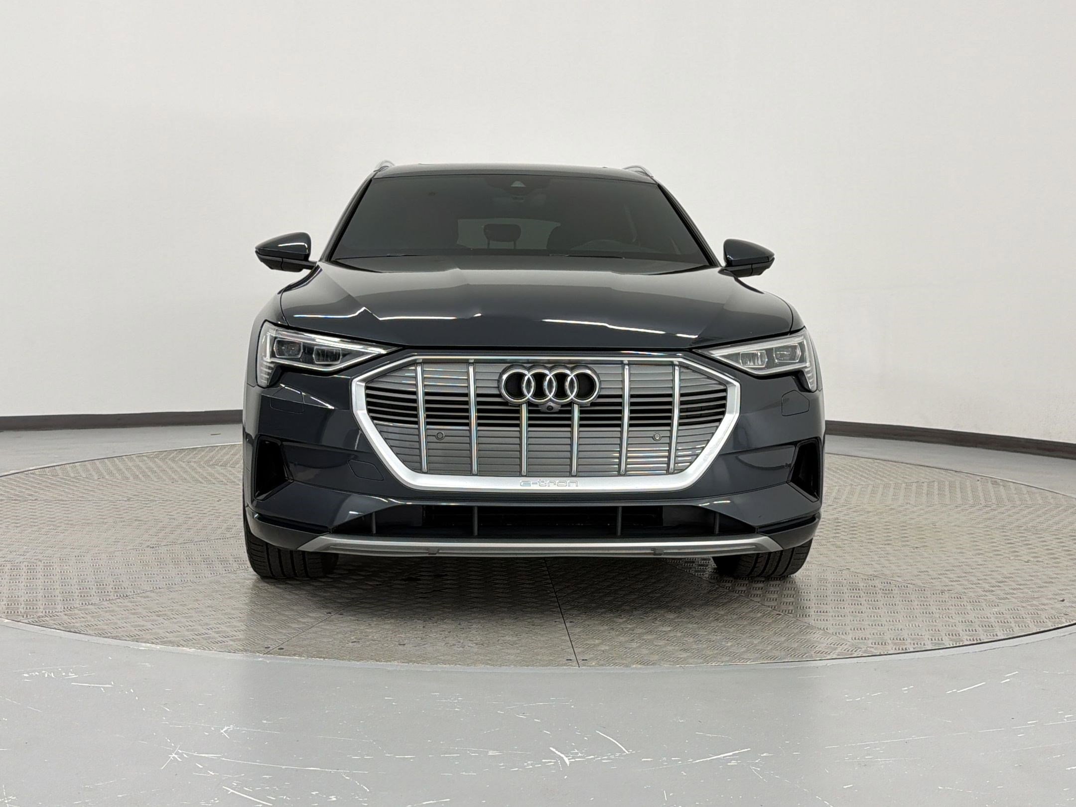 Used 2019 Audi e-tron Prestige w/ Prestige Package AWD/4WD image 6