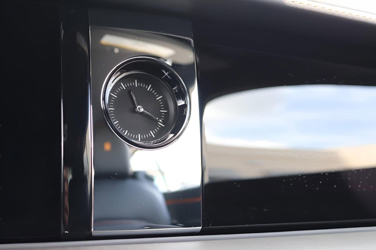New 2025 Rolls-Royce Spectre AWD/4WD image 31