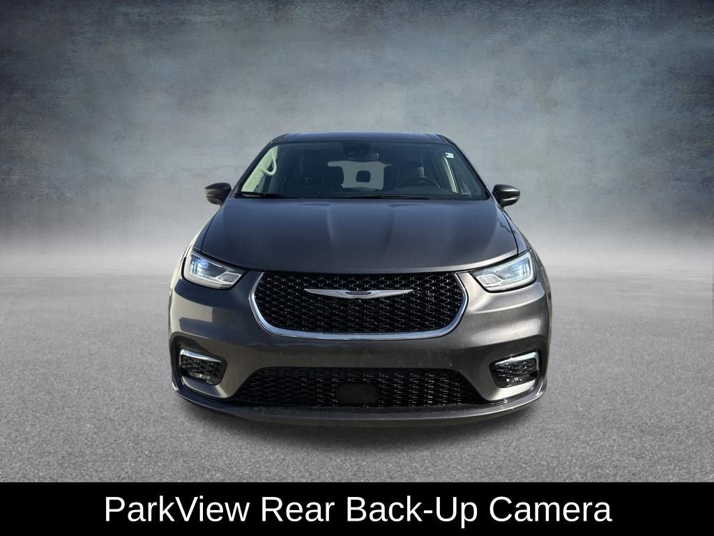 Used 2023 Chrysler Pacifica Touring-L image 9