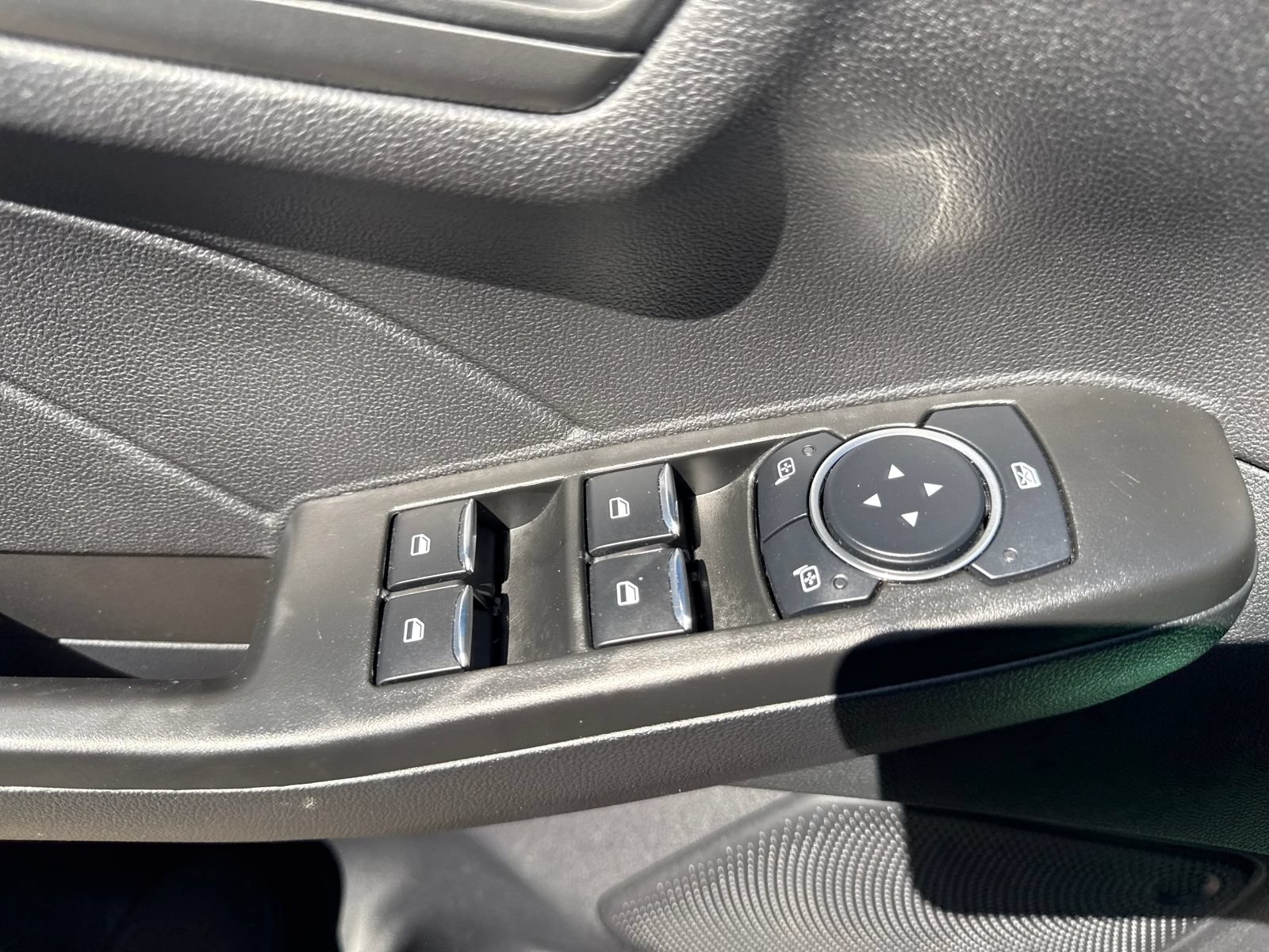 Used 2025 Ford Escape SE FWD image 11