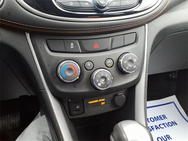 Used 2019 Chevrolet Trax LT w/ LT Convenience Package image 18
