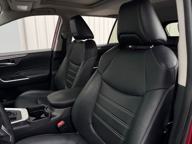 Used 2021 Toyota RAV4 XLE Premium image 3