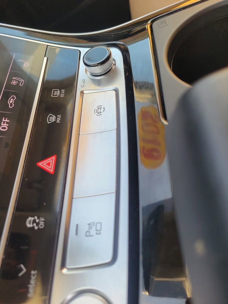 Used 2019 Audi Q8 Prestige image 23