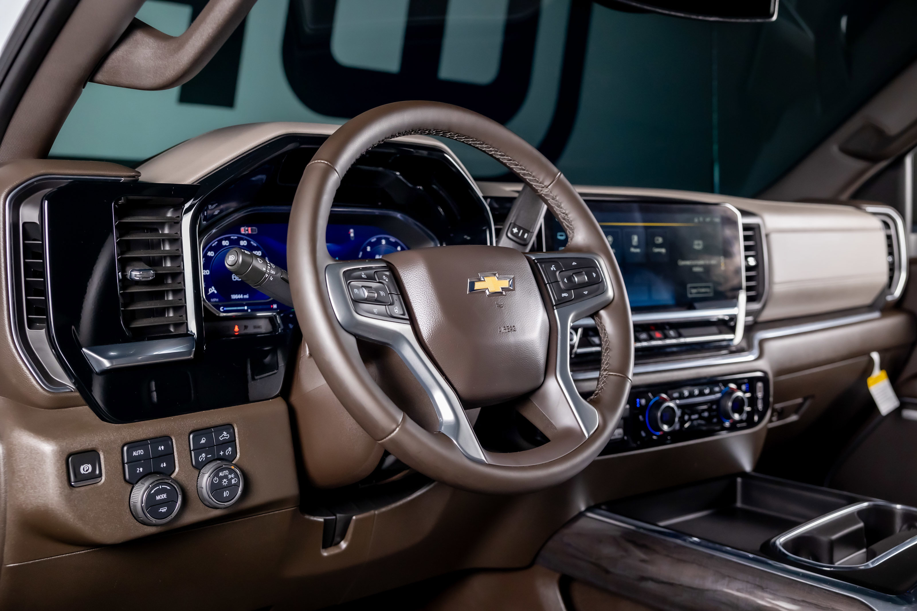 Used 2024 Chevrolet Silverado 3500 LTZ w/ LTZ Plus Package AWD/4WD image 33