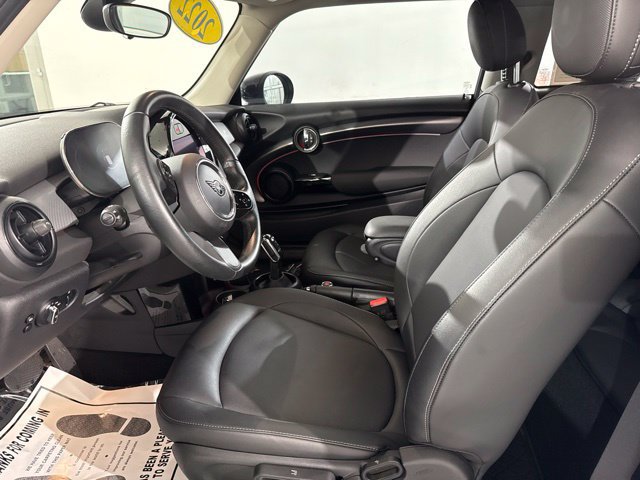 Used 2022 MINI Cooper 2-Door Hardtop FWD image 16
