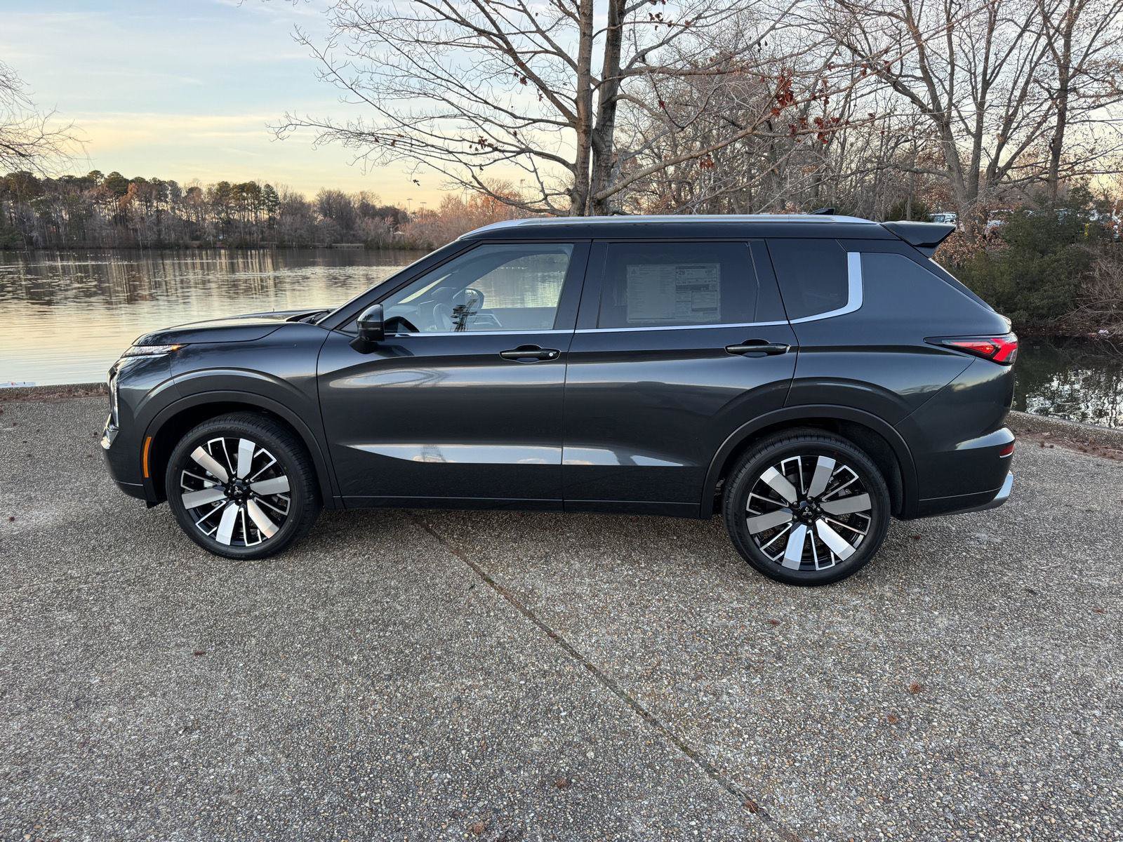 New 2026 Mitsubishi Outlander SEL FWD image 10