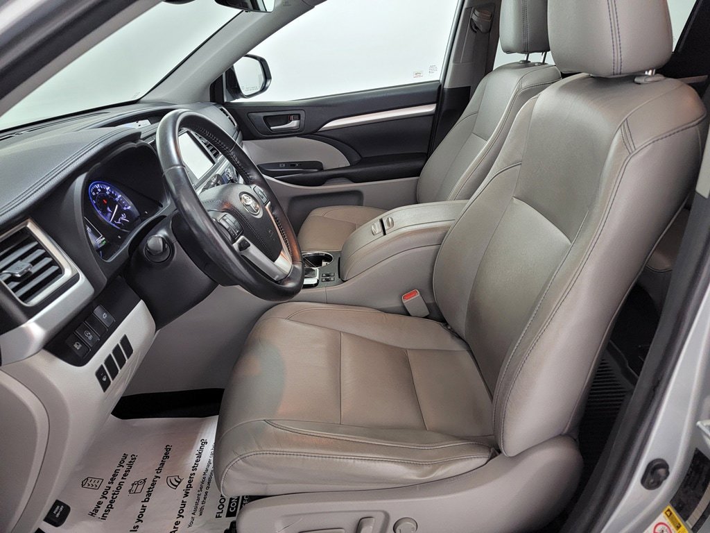 Used 2018 Toyota Highlander XLE AWD/4WD image 14