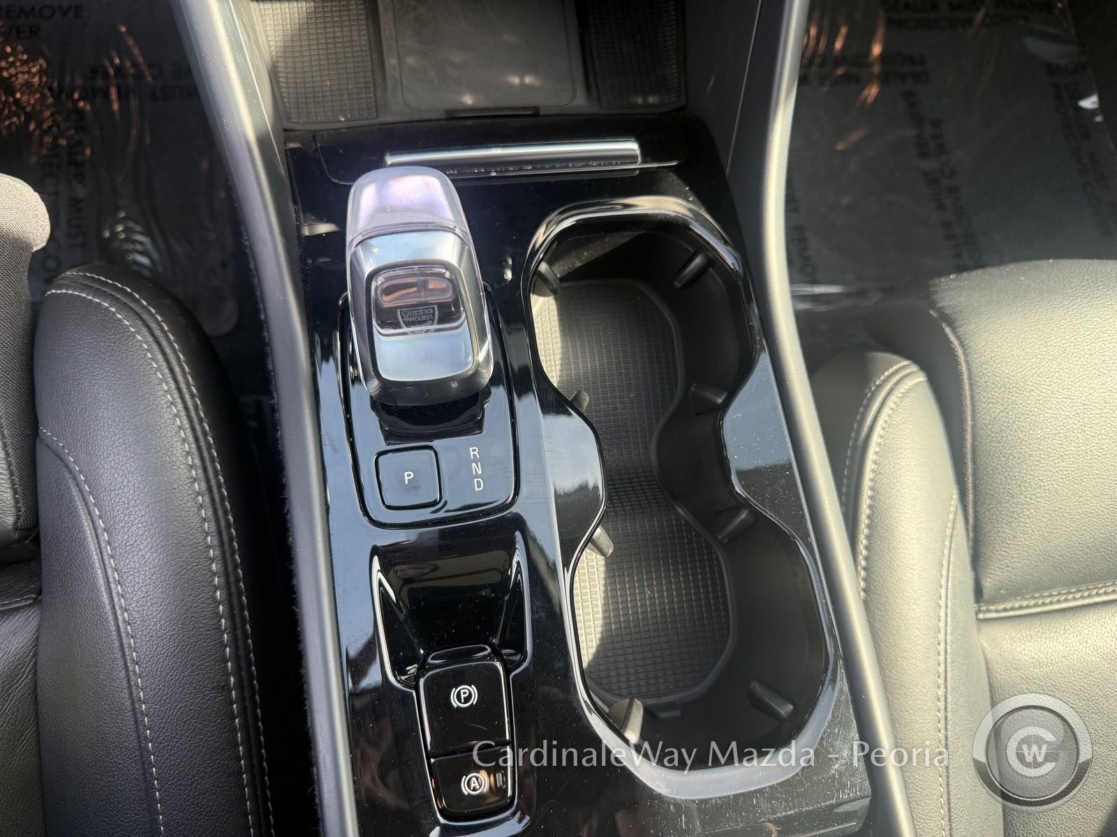 Used 2025 Volvo XC40 B5 Plus image 24