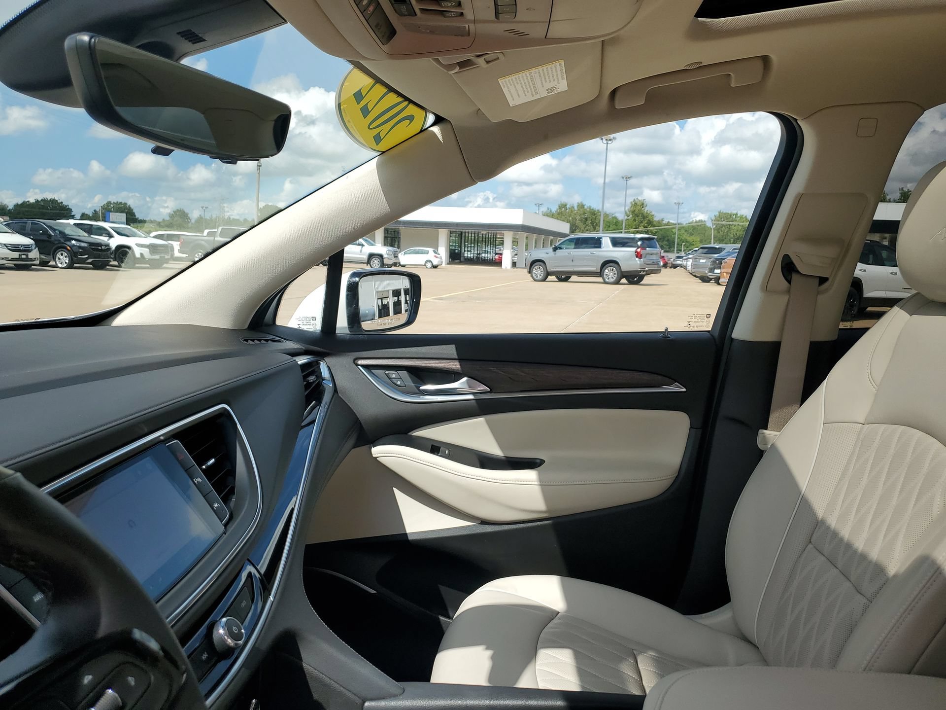 Used 2022 Buick Enclave Avenir AWD/4WD image 28