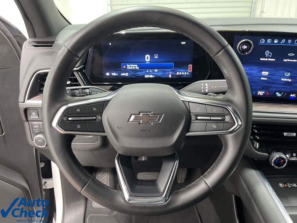 Used 2025 Chevrolet Suburban Z71 image 17