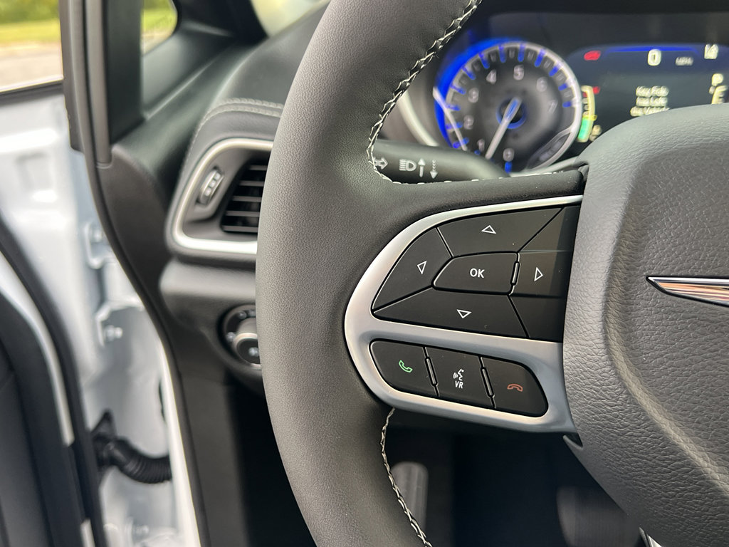 New 2026 Chrysler Pacifica Select AWD/4WD image 31