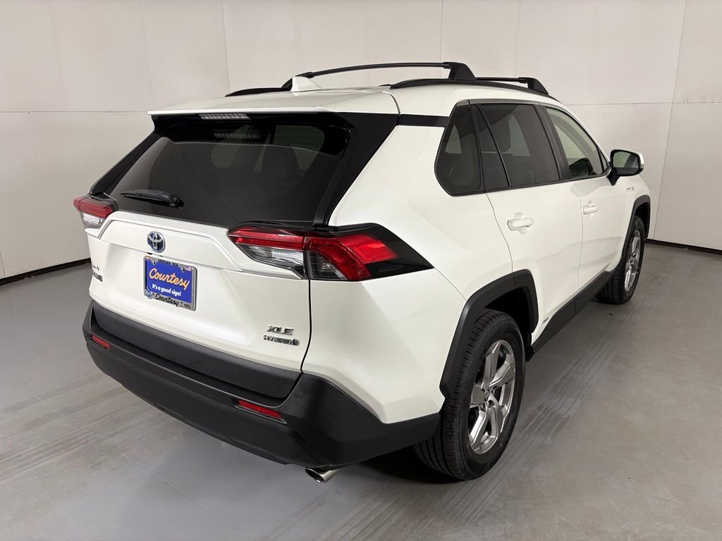 Used 2021 Toyota RAV4 XLE Premium AWD/4WD image 8