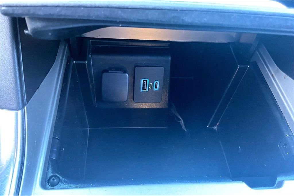 Used 2021 Ford Explorer Limited w/ Equipment Group 301A RWD image 15